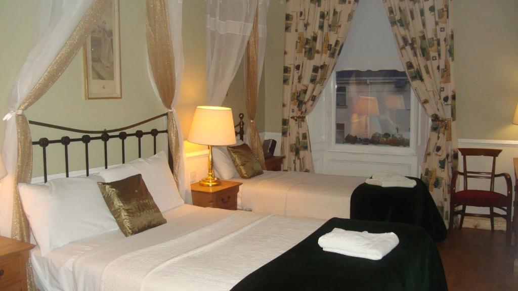 The Old Bank Bruff Family Town House Bed & Breakfast Room photo